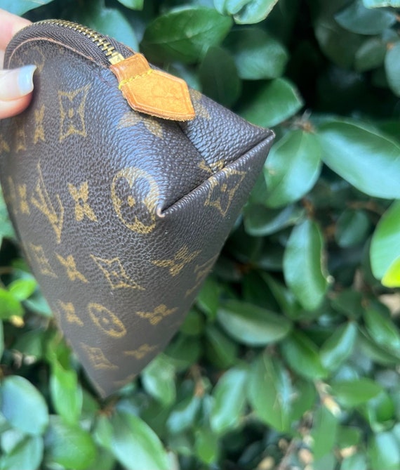 Louis Vuitton Cosmetic Pouch GM Monogram & Free LV Luggage Tag