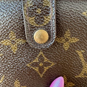 Louis Vuitton 90s Monogram Continental Clutch Kisslock Long Wallet - Authentic Vintage LV Pre-Owned Made in USA image 7