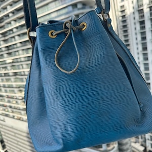 LOUIS VUITTON Noe Bucket Bag Clutch Blue Epi Leather - Limited Time Below Retail! Vintage LV France in 1997