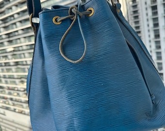 LOUIS VUITTON Noe Bucket Bag Clutch Blue Epi Leather - Limited Time Below Retail! Vintage LV France in 1997