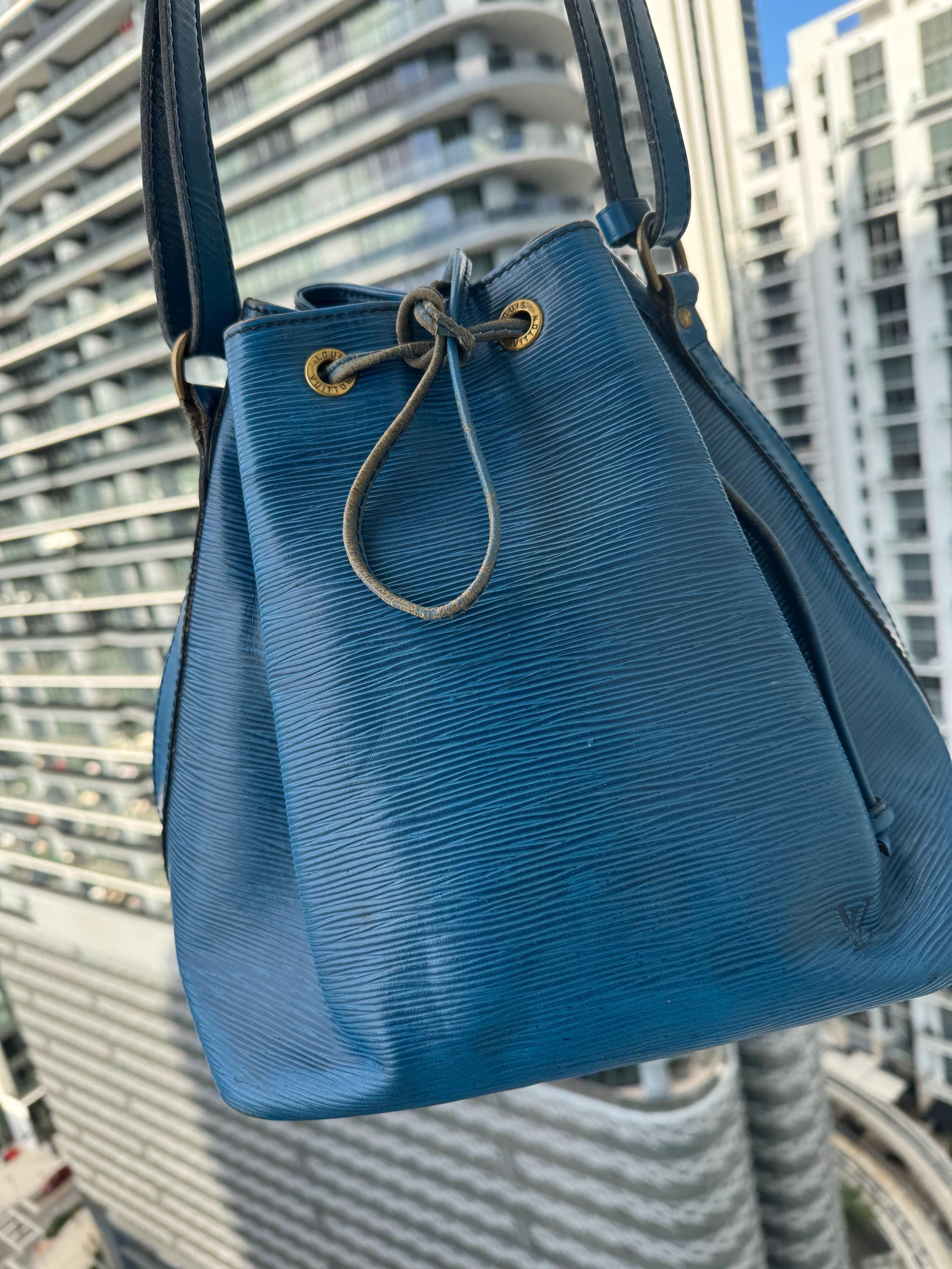 LOUISVUITTON バック 1998 Louis Vuitton Soufflot Handbag in Yellow Epi Leather