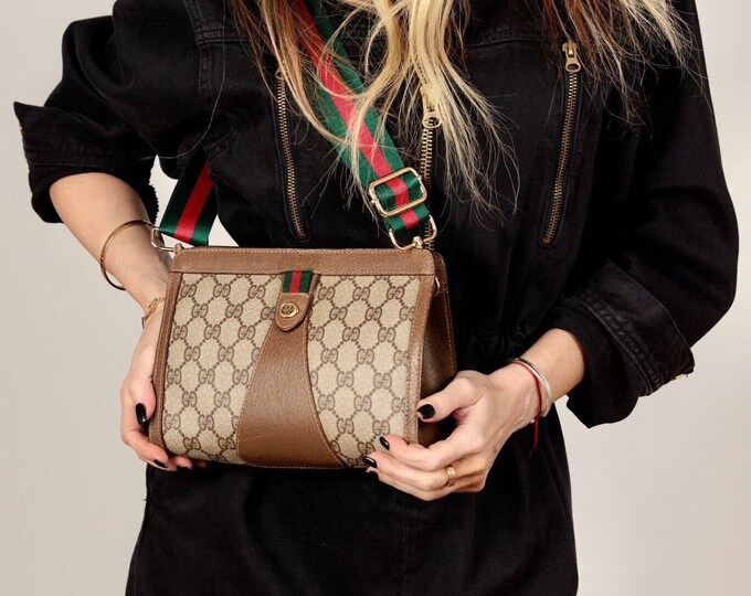 Gucci Clutch Authentic Vintage Pre Owned Bag GG Brown Crossbody Logo