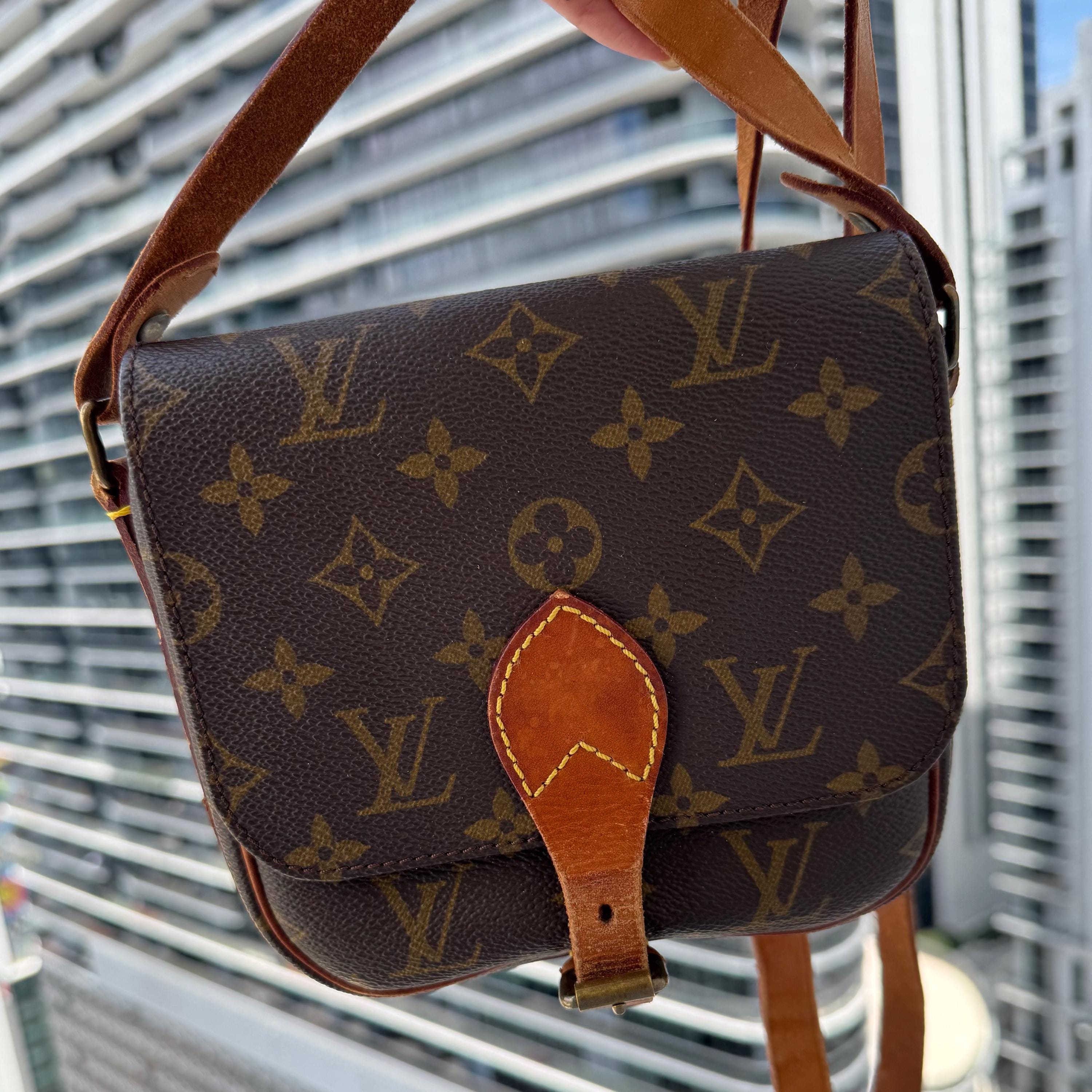 Authentic LOUIS VUITTON Monogram Mini Cartouchiere PM Authentic LOUIS VUITTON Monogram Mini Cartouchiere PM