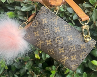 LOUIS VUITTON CERTIFIED Pouch Restored interior + complimentary access –  Sexy Little Vintage
