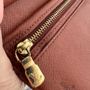 Louis Vuitton 90s Monogram Continental Clutch Kisslock Long Wallet - Authentic Vintage LV Pre-Owned Made in USA image 6