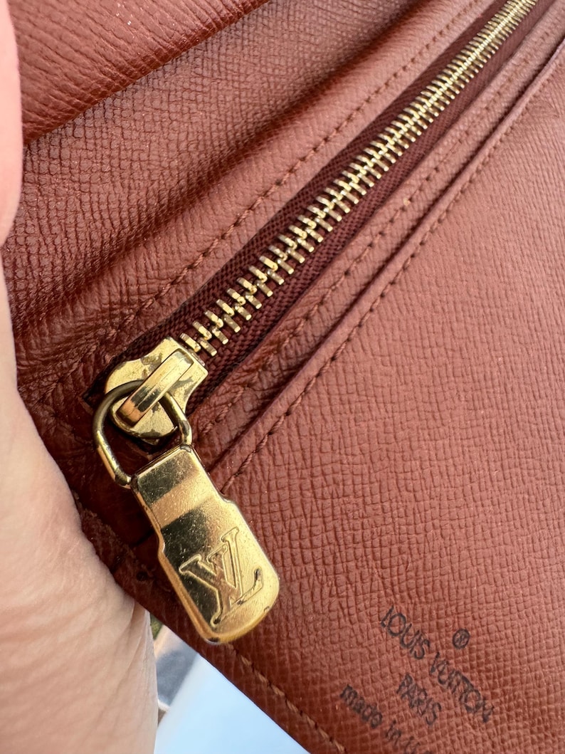 Louis Vuitton 90s Monogram Continental Clutch Kisslock Long Wallet - Authentic Vintage LV Pre-Owned Made in USA image 6