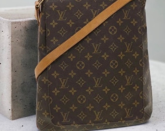 Authentic LOUIS VUITTON Musette Crossbody/Shoulder Bag Vintage Collectible LV Monogram Canvas - Gently Pre- Owned lv Made in France