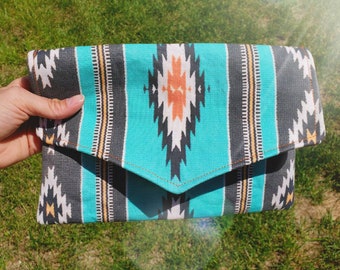 beachy clutch