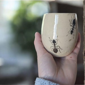insektsmugg, handgjord insektsinspirerad keramik, liten cappuccino- eller tekopp.