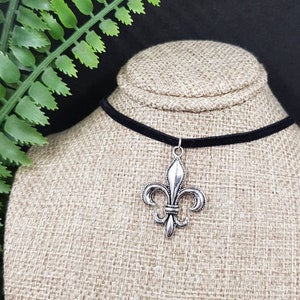 Fleur De Lis Choker Necklace, BFFs Velvet Ribbon Choker Gift, Goth Charm Choker, Personalised Unisex Jewelry, Victorian Necklace