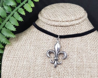 Fleur De Lis Choker Necklace, BFFs Velvet Ribbon Choker Gift, Goth Charm Choker, Personalised Unisex Jewelry, Victorian Necklace