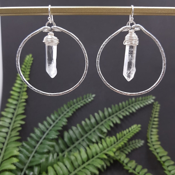 Grandes créoles en quartz, bijoux bohèmes minimalistes, boucles d'oreilles en pierres précieuses de quartz, boucles d'oreilles en fil d'argent, bijoux chakra couronne