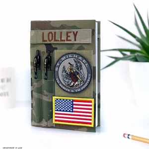 Boekomslag voor groen dagboek van 5 x 8 inch met tape voor patches | Militair dagboek | Leger | Luchtmacht | Korps Mariniers | Marineblauw | Militair cadeau. Stijl 4: