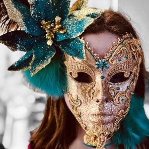 Hadena - hand-held masque