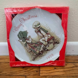 Vintage Holly Hobbie Merry Christmas 1979 dekoracyjny talerz - zapieczętowany w opakowaniu