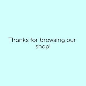 Op de afbeelding: Tekst op een lichtblauwe achtergrond die luidt "Bedankt voor het bekijken van onze winkel!"
