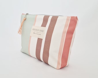 Large toiletry bag with zip. MARA BIAR