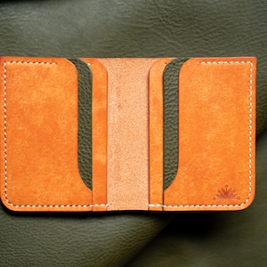 Cartera de cuero hecha a mano, billetera de lujo para hombre, billetera colorida, bifold para mujer, billetera única, hecha en los EE.UU., portatarjetas, cuero genuino imagen 1