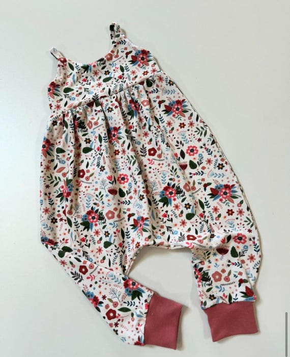 Mameluco babydoll con estampado floral de verano en color blanco