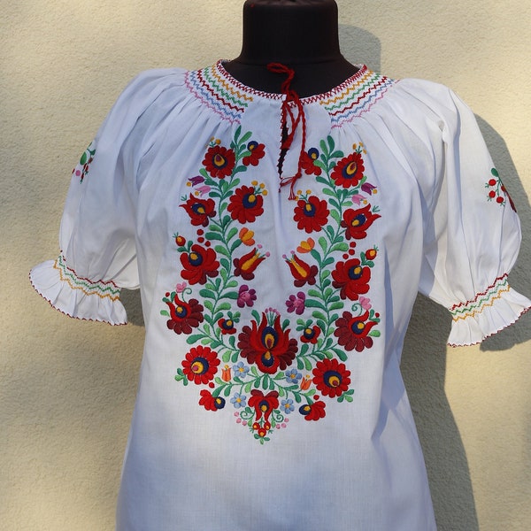 Hungarian Handembroidered Blouse Floral handembroidered, Hungary Peasant blouse, floral peasant blouse, Hungarian embroidery