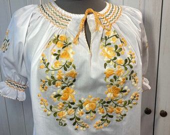 Hungarian Blouse Floral handembroidered, Peasant blouse, floral peasant blouse, hand embroidered Hungary blouse, Hungarian embroidered RE