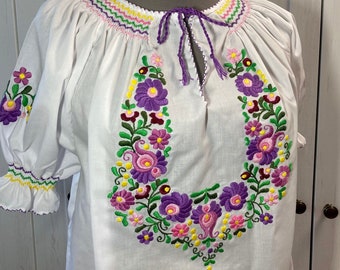 Hungarian Blouse Floral handembroidered, Peasant blouse, floral peasant blouse, hand embroidered Hungary blouse, Hungarian embroidered RE