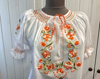 Hungarian Blouse Floral handembroidered, Peasant blouse, floral peasant blouse, hand embroidered Hungary blouse, Hungarian embroidered RE