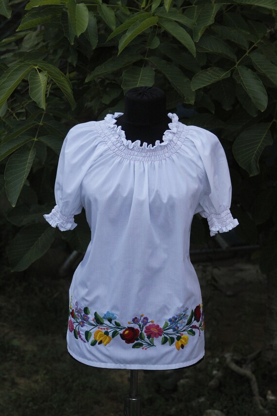 Blusa blanca húngara Floral bordado a mano - España