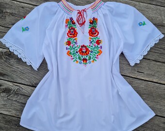 Hungarian Handembroidered Blouse Floral handembroidered, Hungary Peasant blouse, floral peasant blouse, Hungarian embroidery