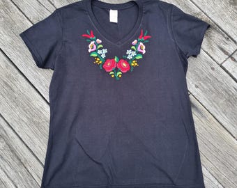 Hungarian embroidered cotton handmade T-shirt, L size short-sleeve T-shirt,  kalocsa Tshirt, Hand Embroidered Women’s folk Blouse