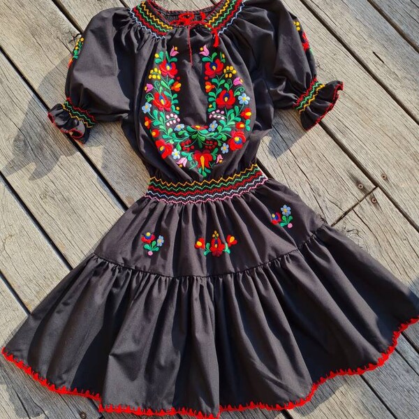 Ungarisches Kleid XS, handbestickt handbesticktes Blumenkleid, Volkskleid, Ungarische Stickerei