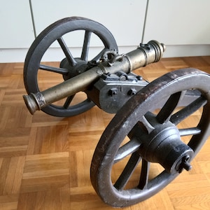 Miniature canon,campaign canon,model canon,canon replica,war paraphernalia,artillery,home decor