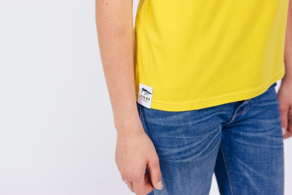yellow t shirt matching jeans