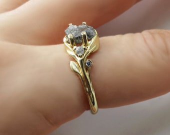 18K ruwe ongeslepen diamanten bladeren takje verlovingsring gouden verlovingsring, zilvergrijze ruwe natuurlijke diamanten bladring 18 karaat massief goud