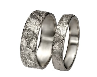 Anillo de boda rústico martillado a juego de oro de 14k, conjunto de anillos de pareja de estilo orgánico para hombre y mujer, conjunto de anillos de boda de oro macizo de 14 quilates.