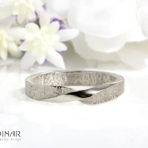 Silver mobius chunky wedding ring band, unique hammered textured sterling silver mobius ring ,handmade mobius silver mens ring with twist