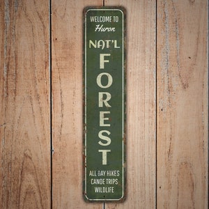 Letrero forestal personalizado - Senderismo todo el día - Decoración forestal para senderismo - Letrero vertical para senderismo - Letrero vintage - Letrero metálico rústico de primera calidad