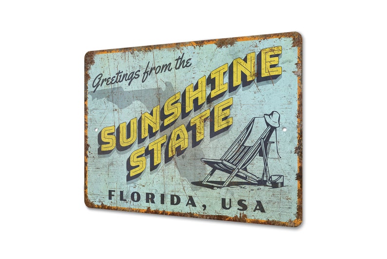 a rusty metal sign that says sunshine state