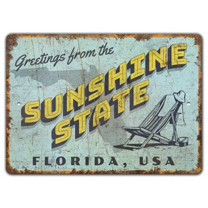 a metal sign that says greetings from the sunshine state