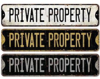 Puede incluir: Tres letreros de metal de estilo vintage con el texto "PRIVATE PROPERTY" en letras negras, doradas y plateadas sobre un fondo blanco, negro y negro, respectivamente.