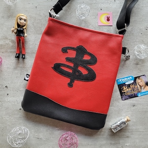 Bloody Slayer shoulder bag inspired by Buffy the vampire slayer BTVS Sarah Michelle Gellar Comics Series Geek fashion