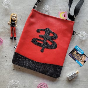 Bloody Slayer shoulder bag inspired by Buffy the vampire slayer BTVS Sarah Michelle Gellar Comics Series Geek fashion