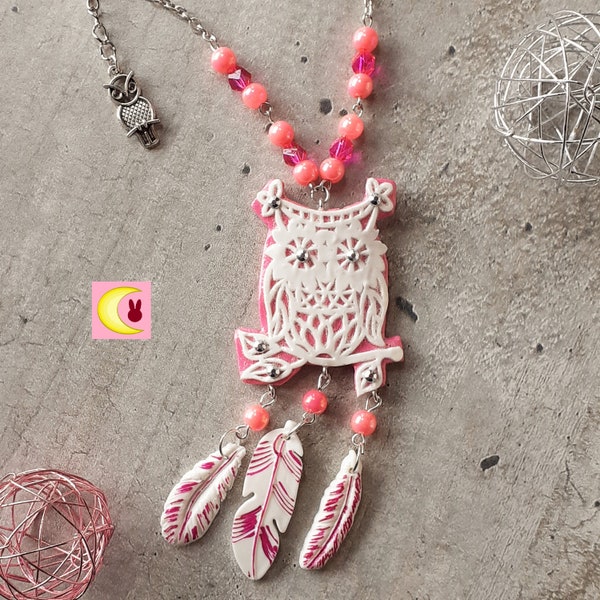 Collier Sautoir Attrape-rêves Pink Owl en porcelaine froide chouette hibou forêt dreamcatcher plume rose blanc métal argenté porte-bonheur