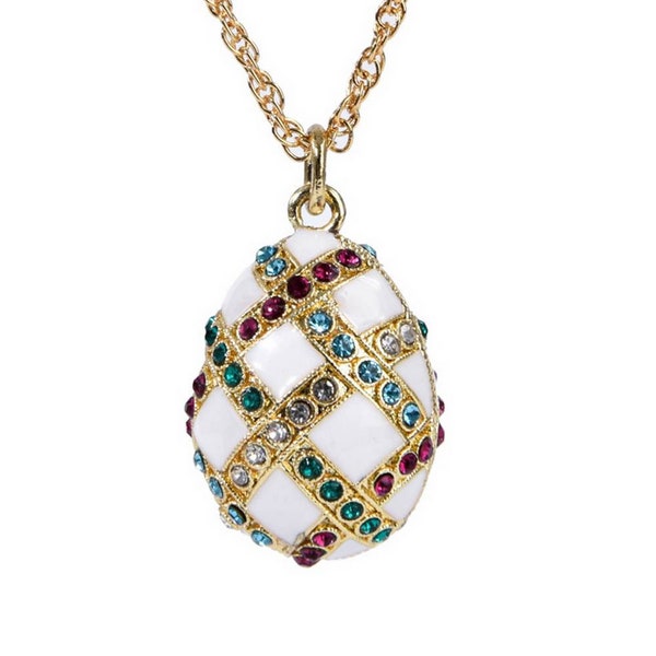 Pendentif Oeuf Style Fabergé Damier Blanc Cristaux Multicolores CZ et Chaîne