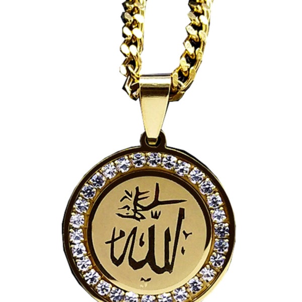 Pendentif Islamque Acier Plaqué Or et Cristaux."Allah Hu Jalla Jalaluhu" "Allah, Que ta puissance soit Glorifiée !!! M11