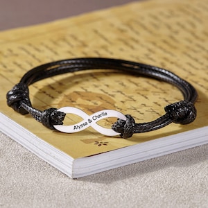 Infinity armband voor hem, cadeau voor man, vriend gepersonaliseerd cadeau, armband mannen gegraveerd, relatiegeschenken voor vriend