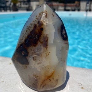 Dendritic Agate Flame * Beautiful Grounding Dendritic Opal Carving * Dendritic Agate with Druzy Quartz Banding Filled with Rainbows!