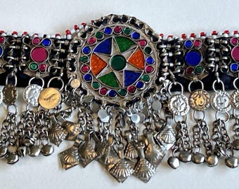 Vintage tribal färgglatt metall- och glasbälte med hängande tofsar