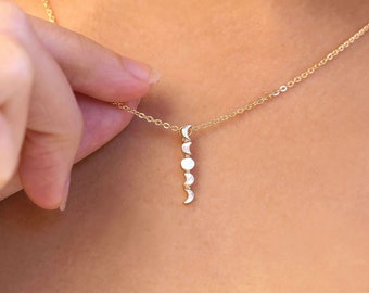 Colar dourado com fases da lua, delicado colar com fases da lua, pequeno e elegante presente celestial, joia fofa para ela.