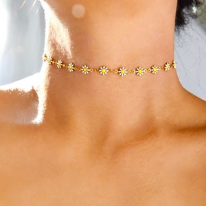 dainty multicolor daisy chokers, white blue yellow rainbow flower station choker necklace, cute elegant romantic friend group gift for her
